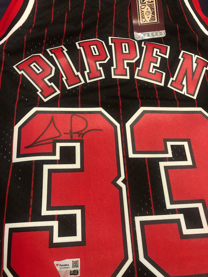 Scottie Pippen Autographed Chicago Bulls Black Mitchell & Ness Jersey Fanatics