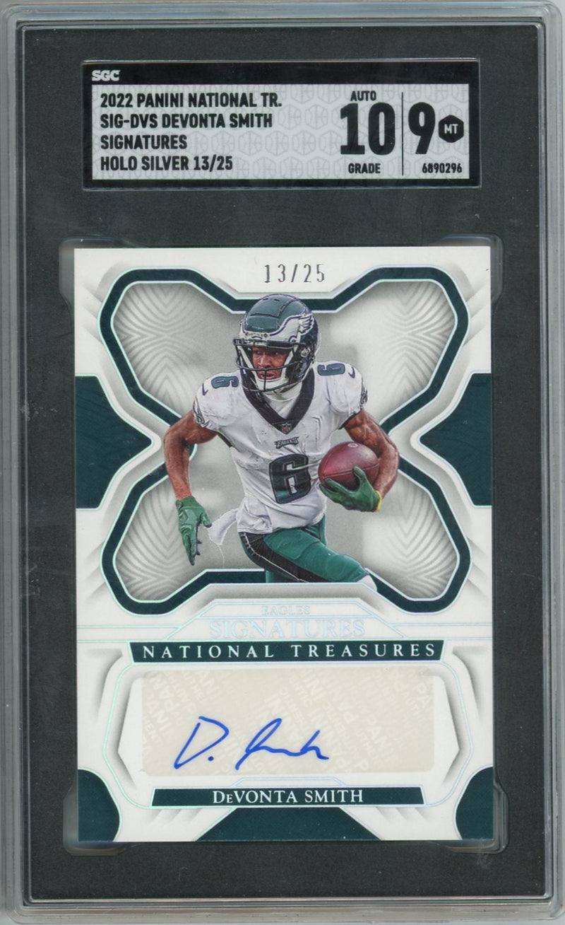 DeVonta Smith 2022 Panini National Treasures Signatures holo silver 